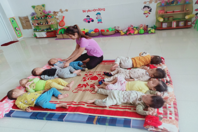 Trường Mầm non Nam Điền nâng cao tỉ lệ huy động trẻ lớp nhà trẻ A1 đến trường đầy đủ, an toàn, hạnh phúc