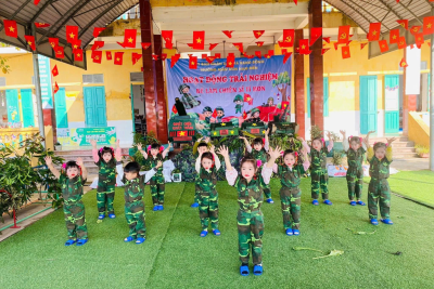 Hoạt động trải nghiệm “ Bé làm chiến sĩ” của các con Trường Mầm non Nam Điền nhân dịp kỷ niệm 81 năm Ngày thành lập Quân đội Nhân dân Việt Nam (22/12/1944 – 22/12/2025)